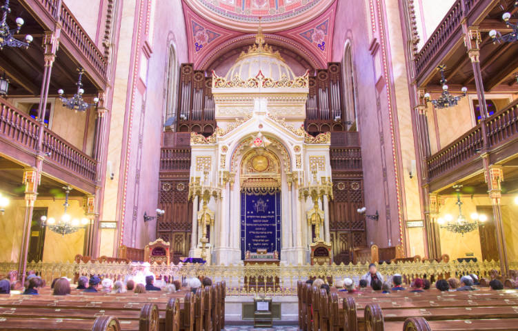 The interior of Budapest's Dohány Street Synagogue