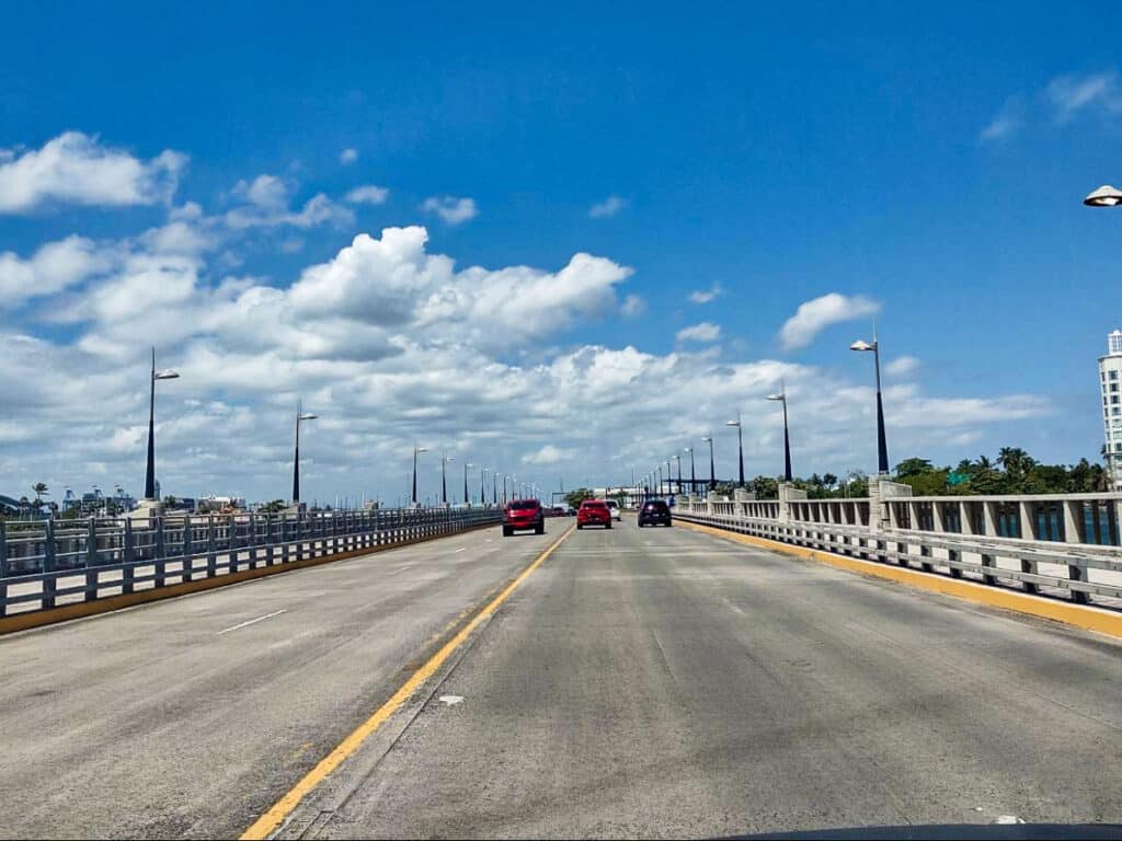 View of the cars driving along Dos Hermanos Bridge
