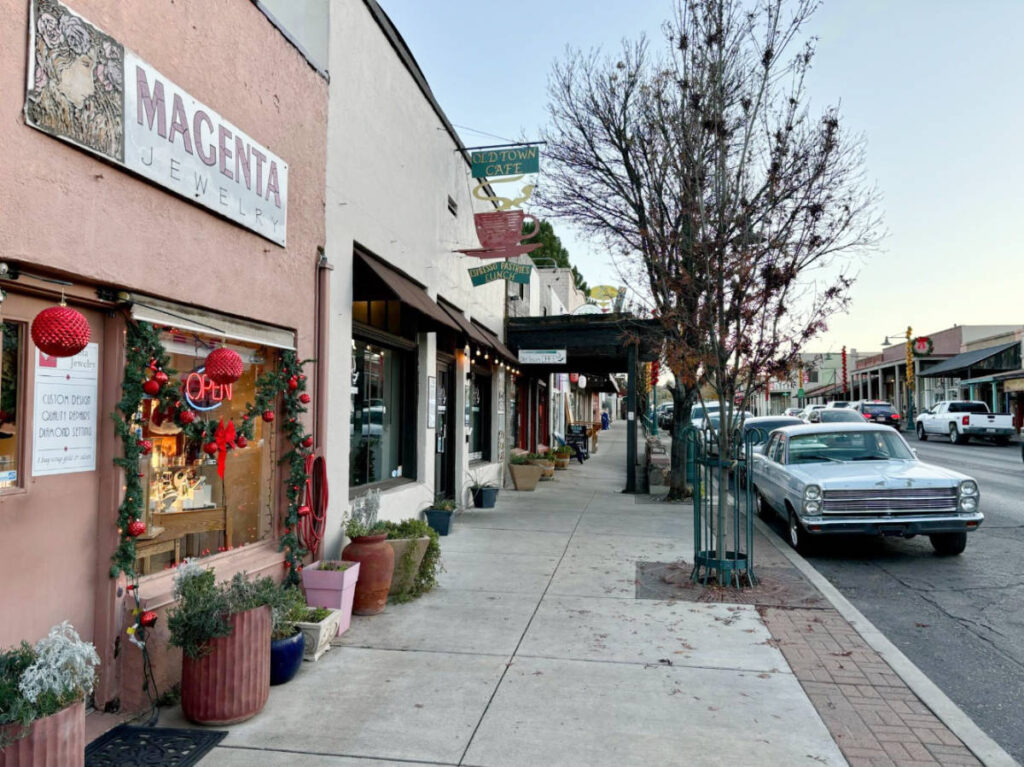 View of a downtown street in Cottonwood