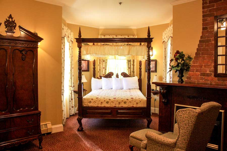 View inside a bedroom in Dundee Arms Inn