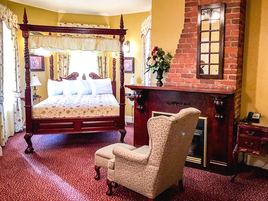 View of the bedroom in Dundee Arms Inn