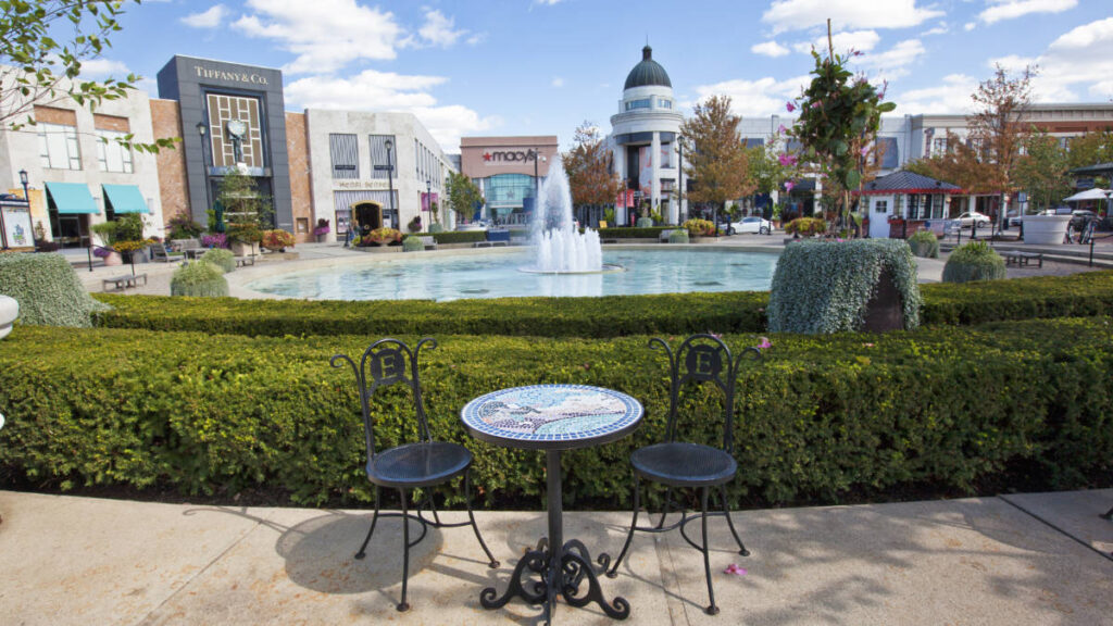 A table and chairs with view of the water fountain in Easton Shopping Center