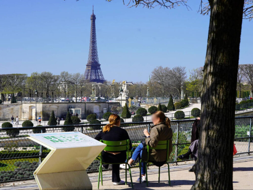 View of the Eiffel Tower from the 1st arrondissement
