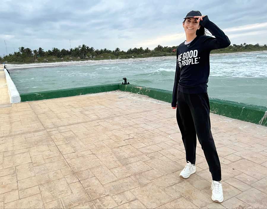 Clara in the El Cuyo's Pier during a windy day