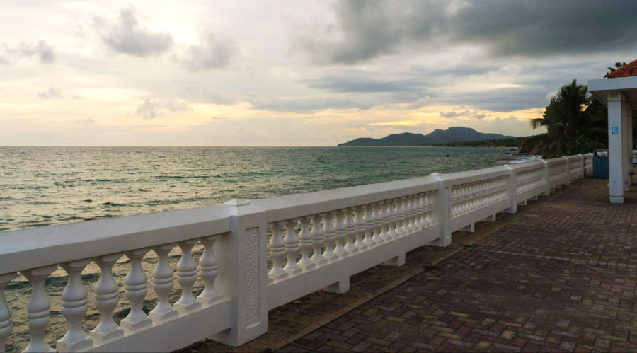 The view from El Malecon La Esperanza after sunset