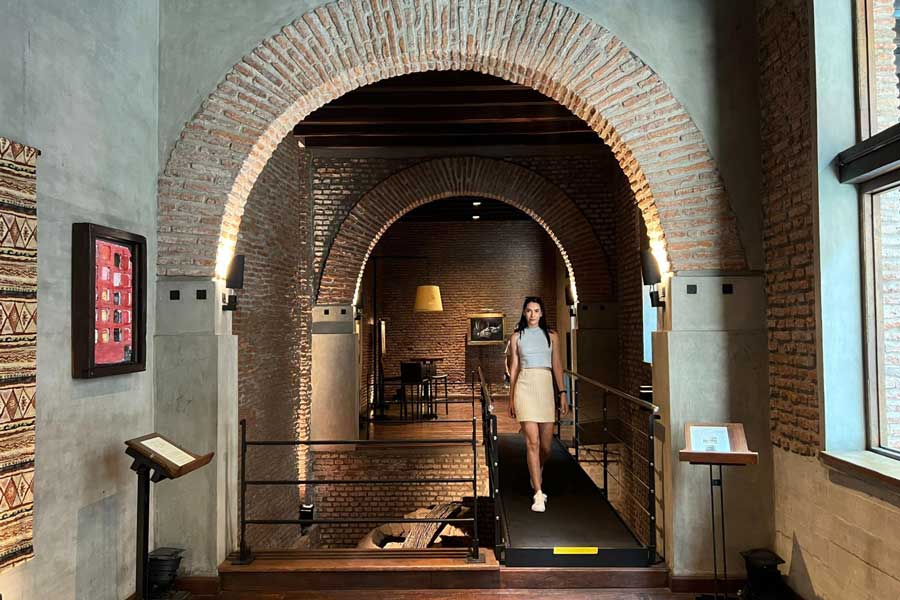Clara walking inside El Zanjón