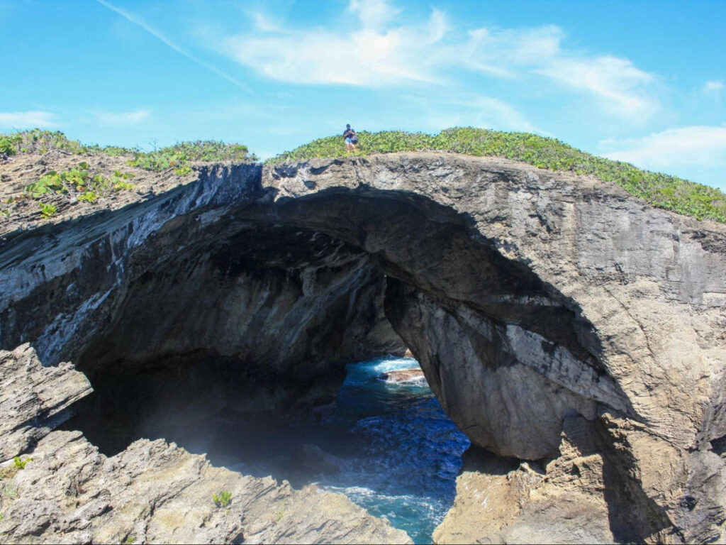 The author Vanessa Ramos at the alternative entry to Cueva del Indio