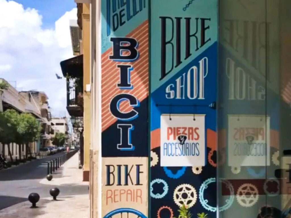 The colorful mural at the entrance to Zona Bici