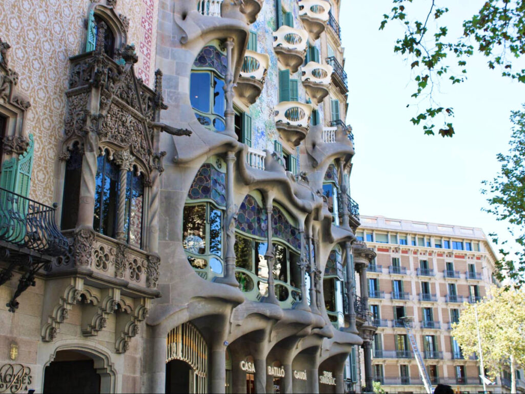 View of the intricate exterior of Casa Batlló