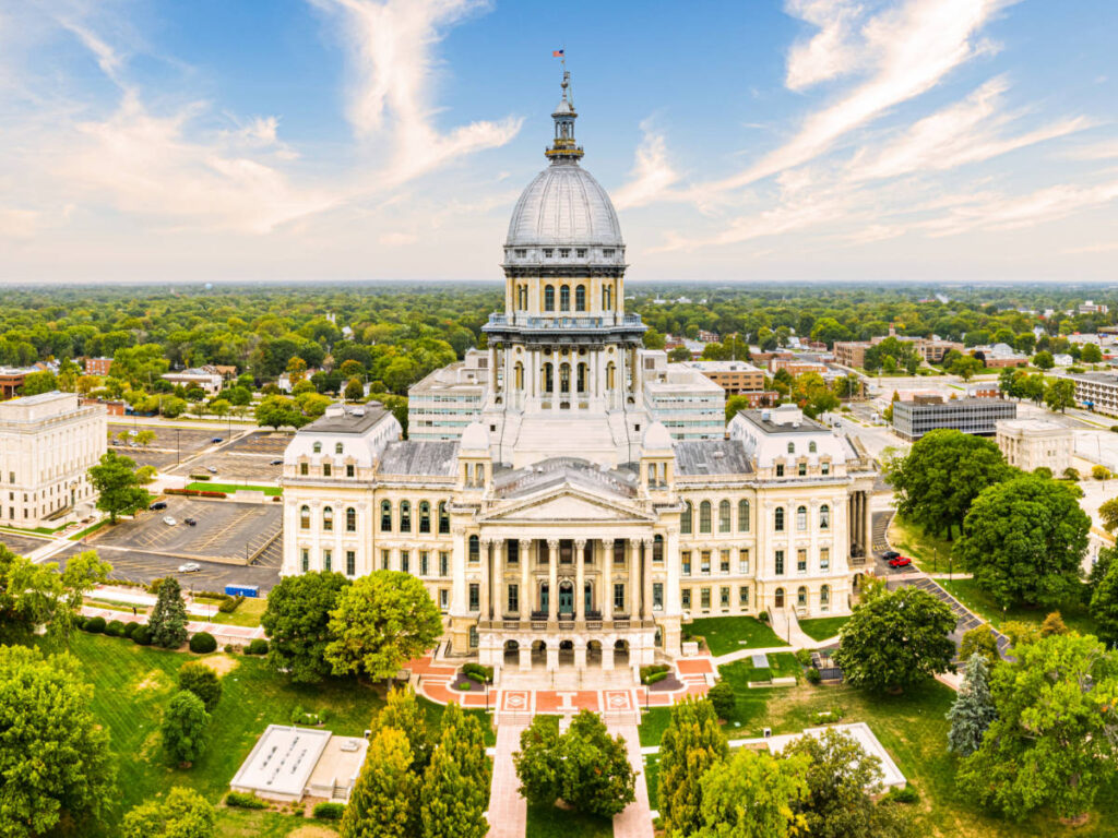 Aerial view of the Illinois State Capitol building