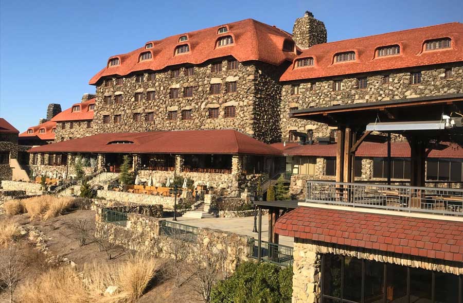 View of the Omni Grove Park Inn from the outside
