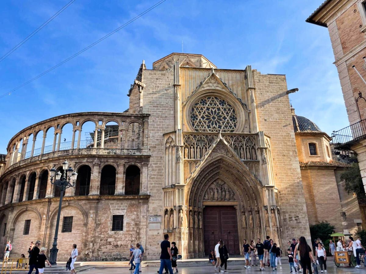The people walking around the intricate exterior of Valencia Cathedral