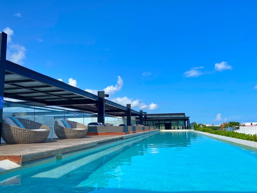 View of the pool in Fiesta Inn and the clear blue sky