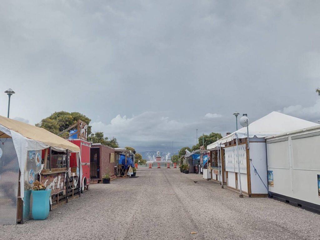 Lines of food kiosks at La Guancha