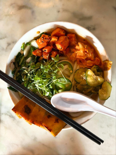 A bowl of noodles with vegetables