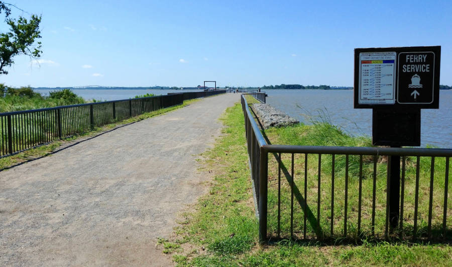 Way to the Delaware Ferry at the Fort Mott State Park