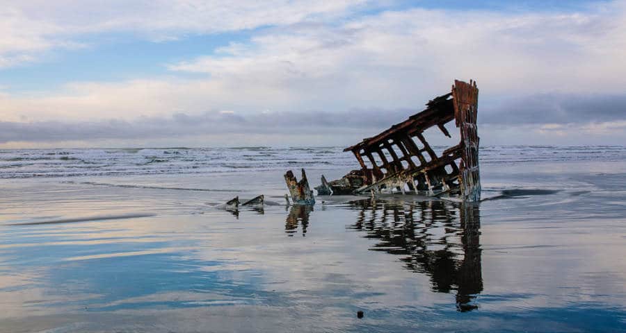 Remains of a shipwreck in Fort Stevens State Park