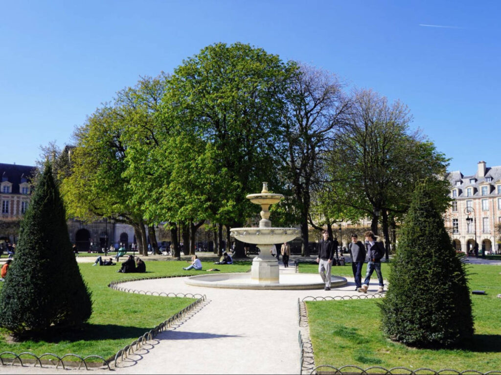 Clear blue sky over the Place des Vosges