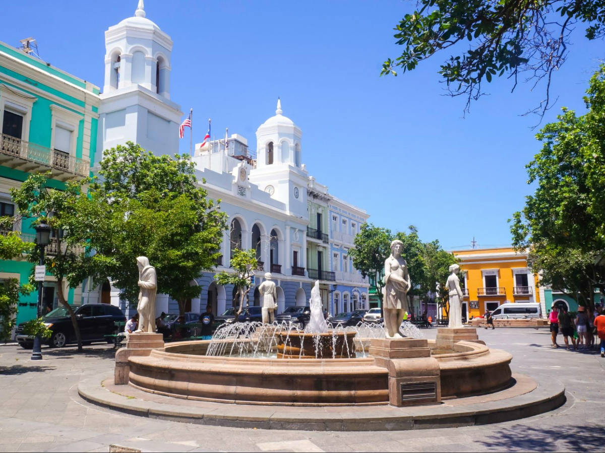 The sculptures around the fountain in Plaza de Armas