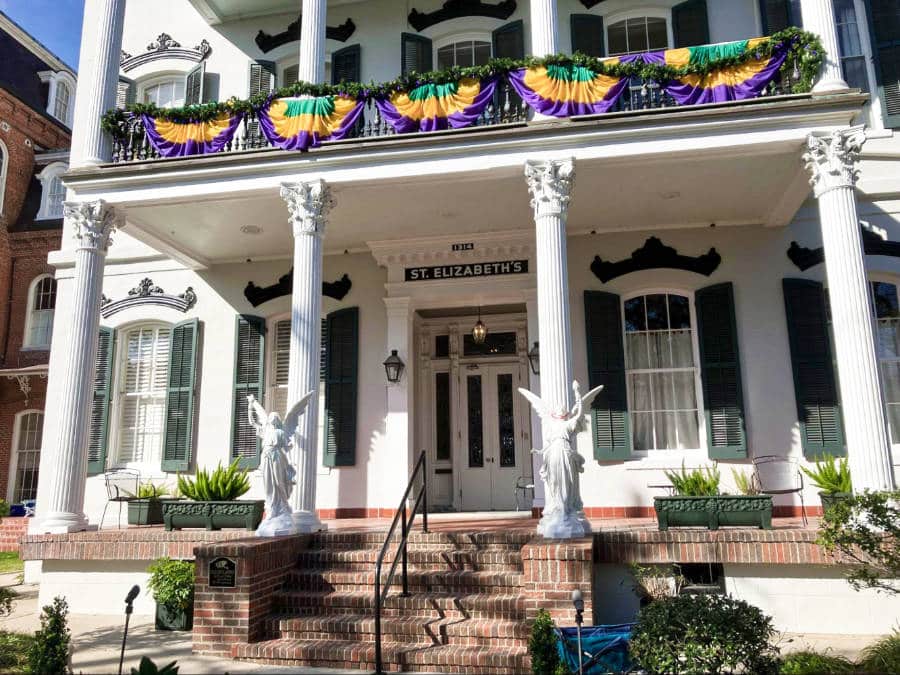 Façade of a mansion in the Uptown New Orleans Garden District