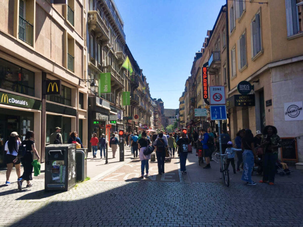 View of the crowd walking around the street in the Gare-Tribunal neighborhood