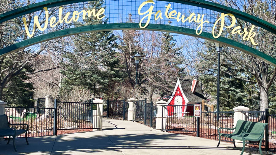 View of the welcome arch sign of Gateway Park Fun Center