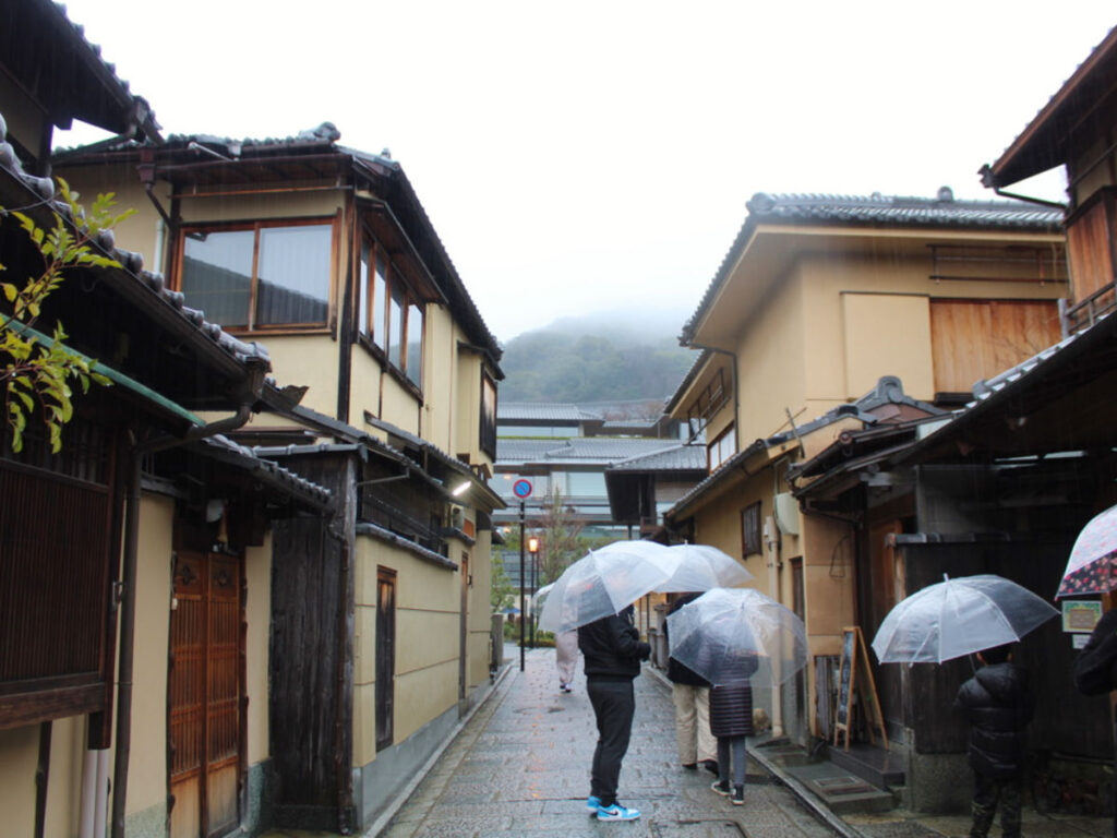 People with umbrellas on a rainy afternoon in the Gion neighborhood of Kyoto