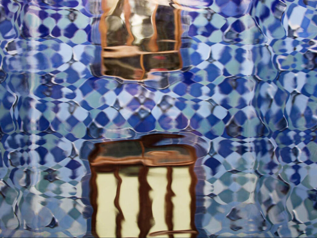 View of the underwater illusion from the glassy banister in Casa Batlló