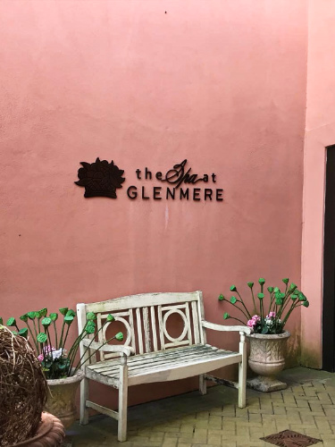 View of the signage and a bench at Glenmere Mansion
