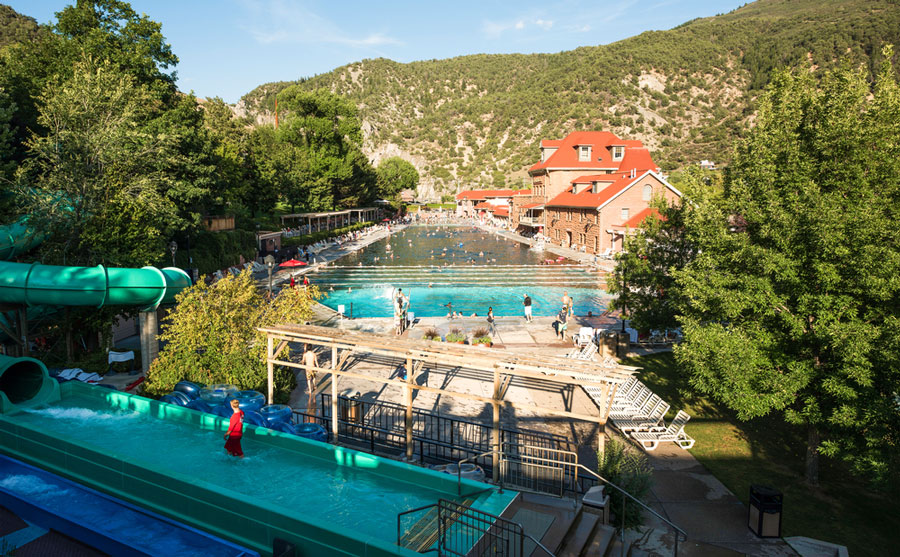 The tourists having fun in Glenwood Hot Springs Resort