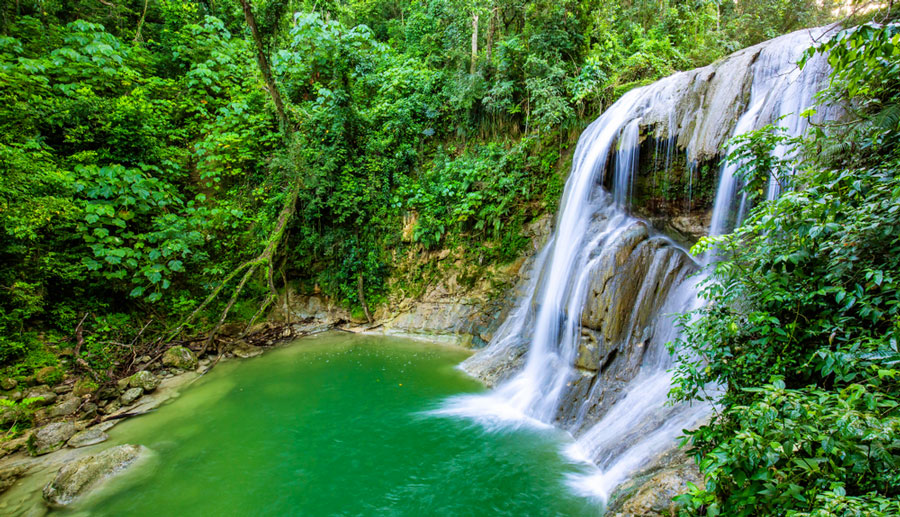 View of the Gozalandia waterfall during daylight