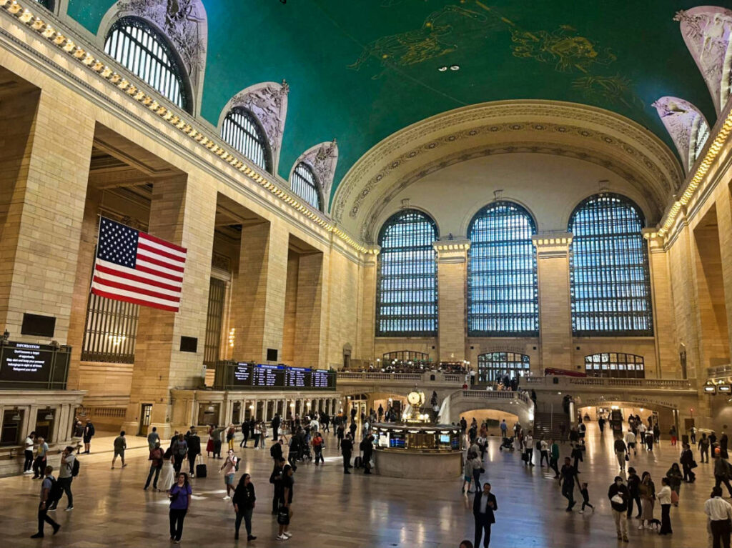 View of the crowd wandering inside the Grand Central Terminal