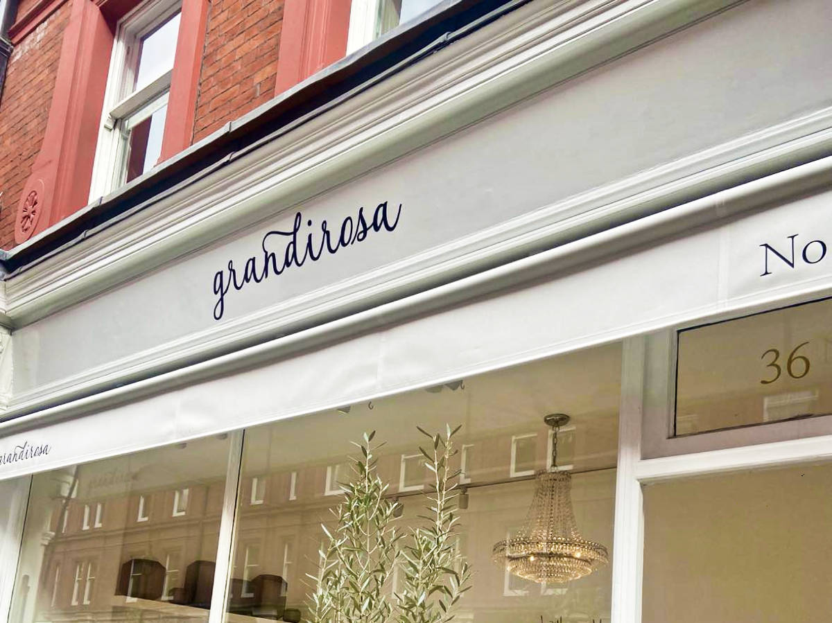 The storefront of Grandirosa