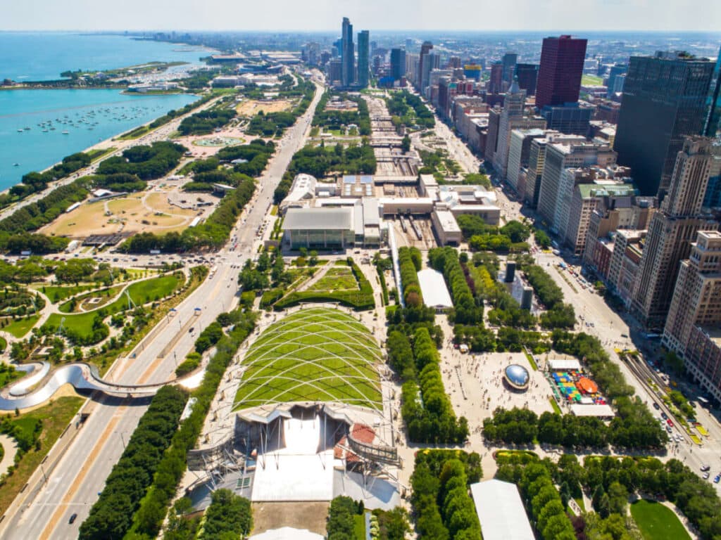 Aerial view of the Grant Park and Chicago skyline