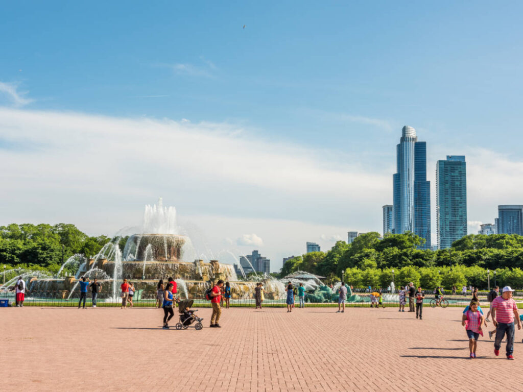 Blue sky over the Grant Park, and a fountain from afar