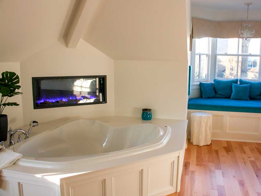 View of a bathtub in Great George Hotel
