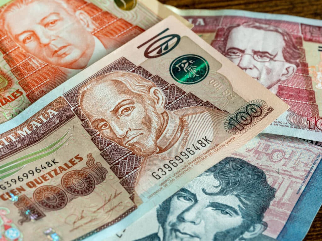 Different amount of Quetzal banknotes
