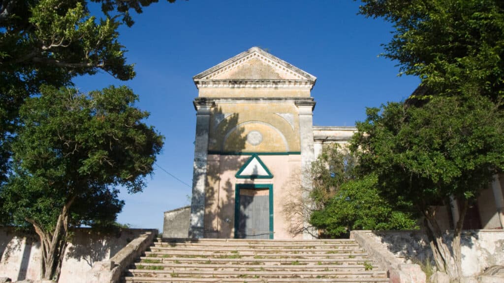 A building in Hacienda Chunchucmil under the clear blue sky