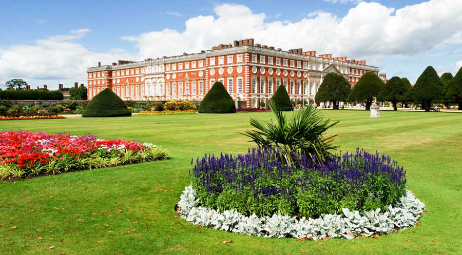 A wide greenfield surrounded the Hampton Court Palace