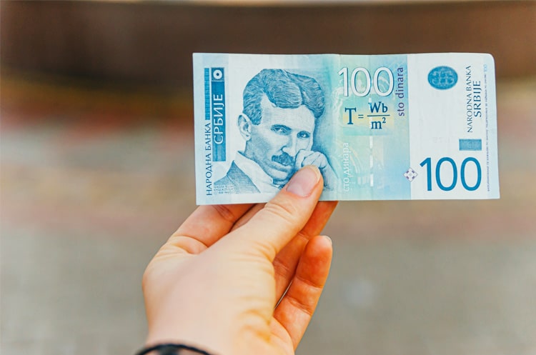 Hand Holding a 100 Serbian Dinar Banknote