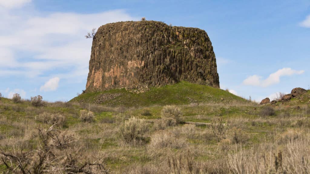 View of the Hat Rock State Park along the Ice Age Floods National Geologic Trail