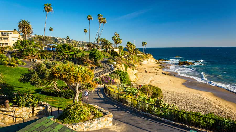 Scenic view of the Heisler Park under the clear blue sky