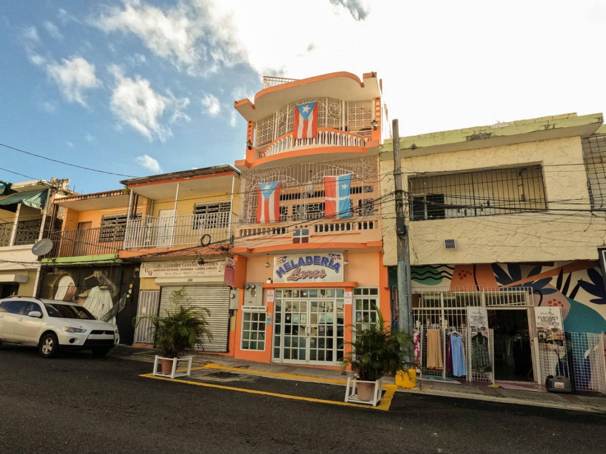 Exterior view of the Heladería Lares