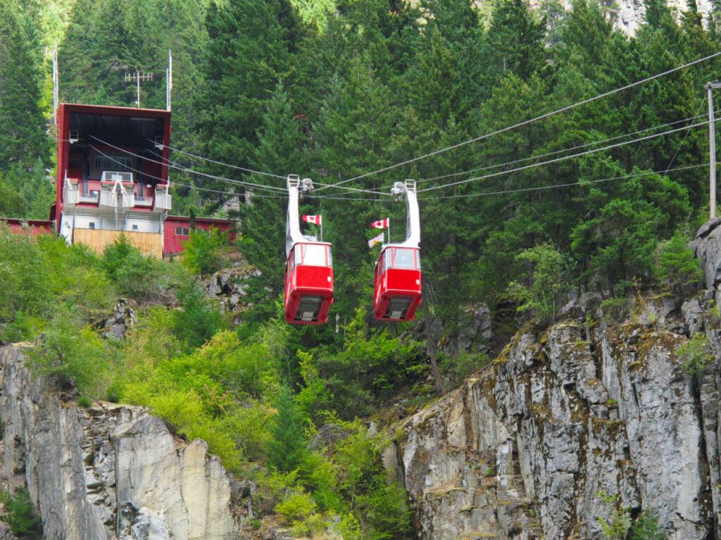 A cable car ascending Hell's Gate Airtram in Fraser Canyon