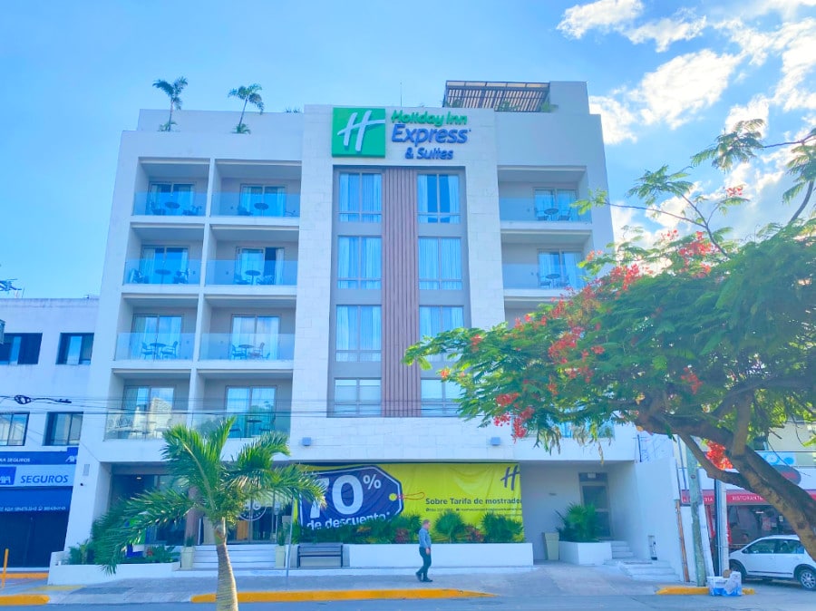 View of the Holiday Inn Express building in Playa del Carmen