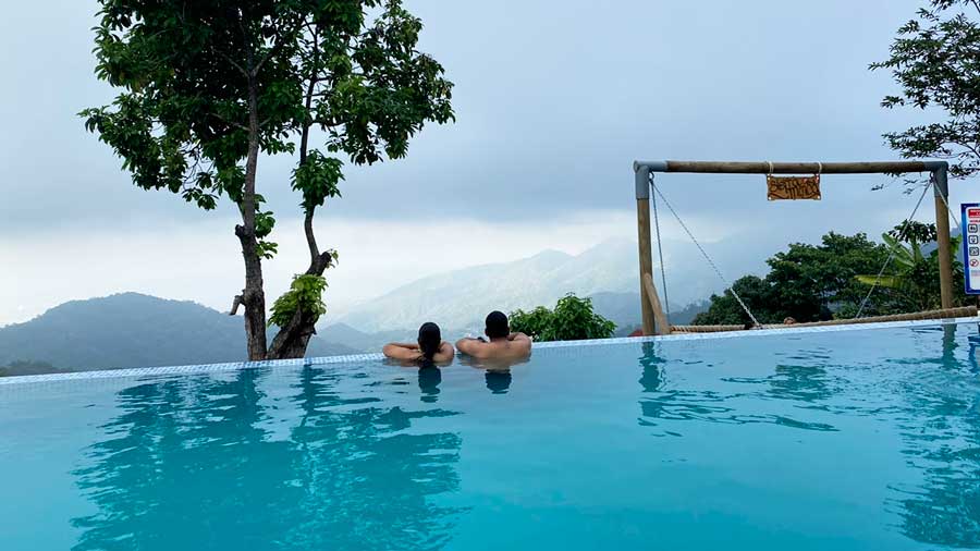 Two people on a pool with an overlooking of nature