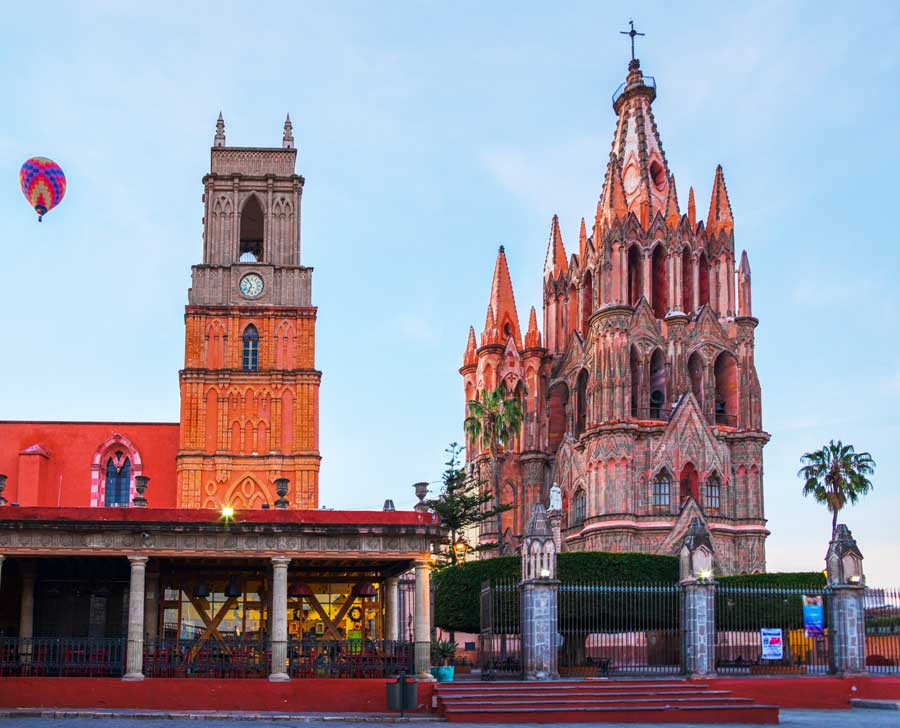 Hot Air Balloons above the Parroquia de San Miguel Arcangel