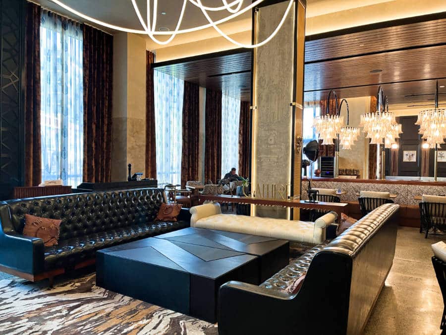 View of the glamorous lobby of Hotel Fraye