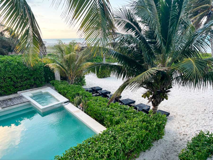 Overlooking view of the pool and the whites sand beach in Hotel La Casa Cielo