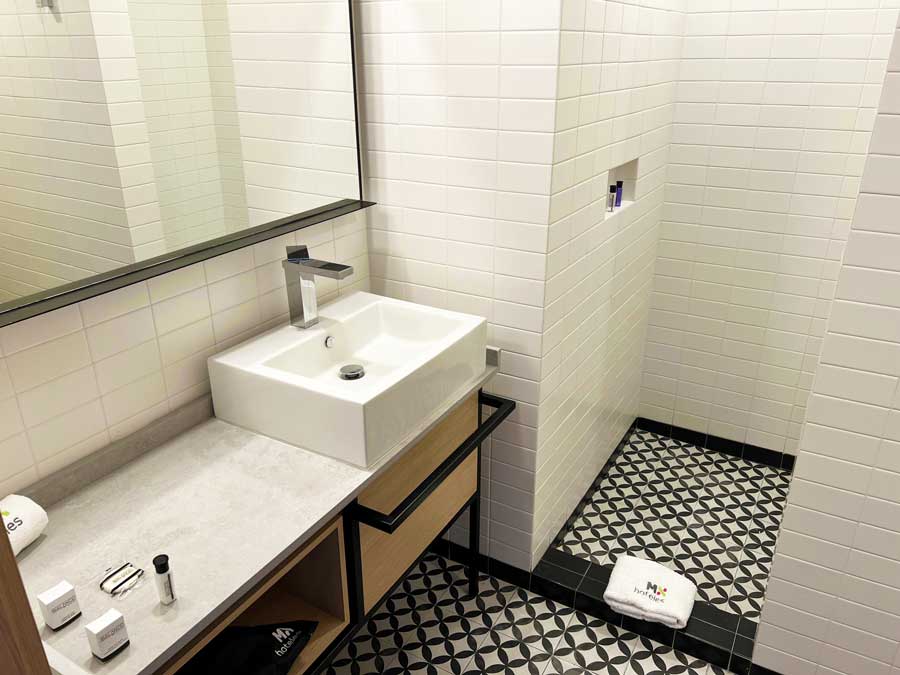 View of the bathroom in Hotel MX